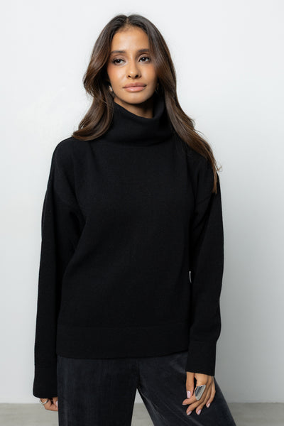 Golf Kori Black Petite